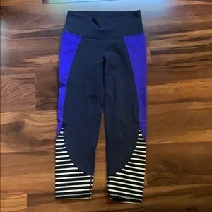 black and purple athleta capris